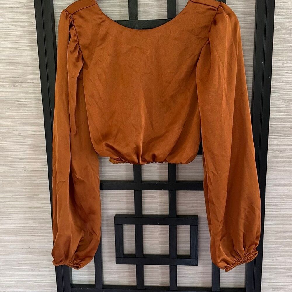 Le Lis twist back cropped, rust, copper color, long blouson sleeve blouse top M
